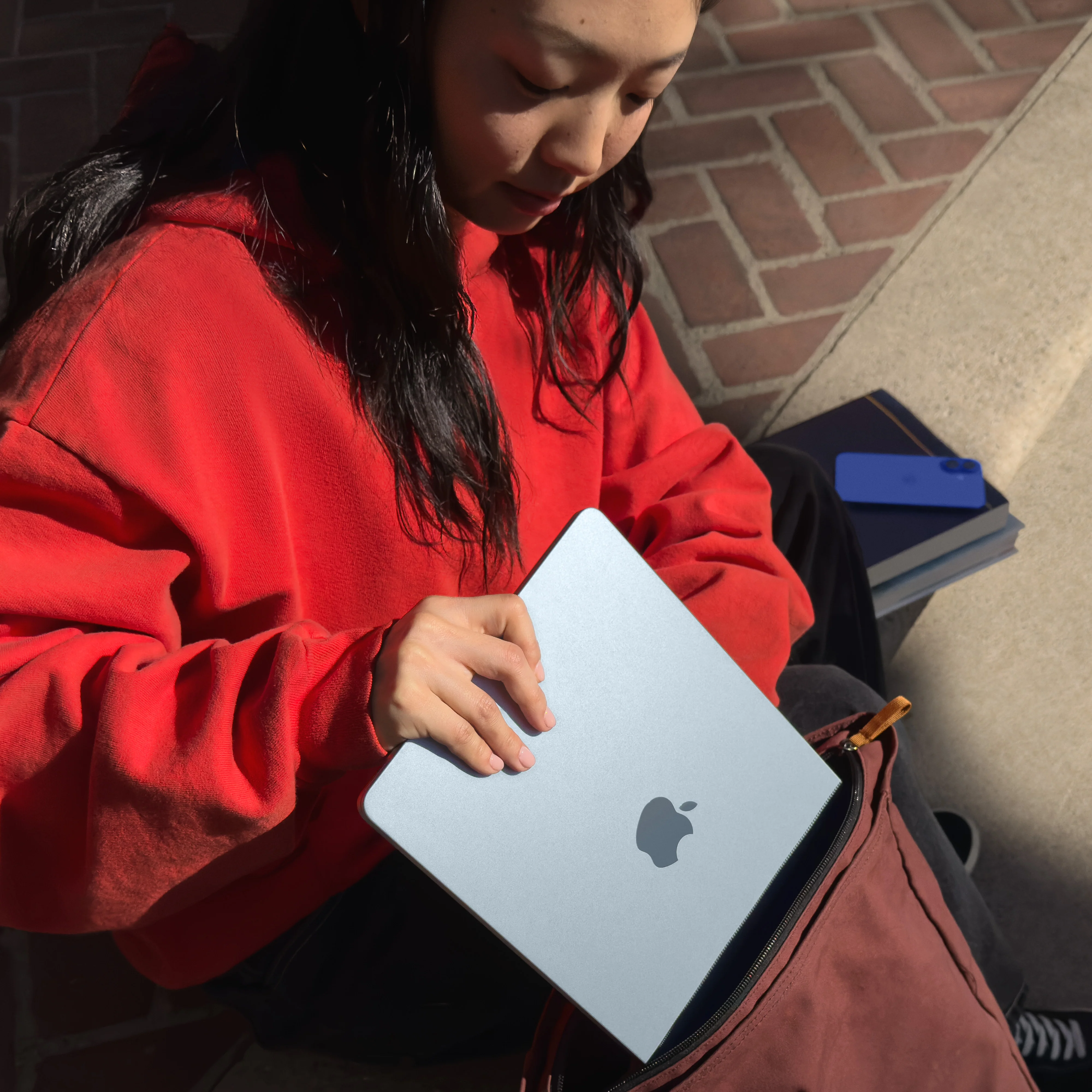 13-inch MacBook Air: Apple M4 chip with 10-core CPU and 8-core GPU, 256GB SSD - Midnight - Image 8