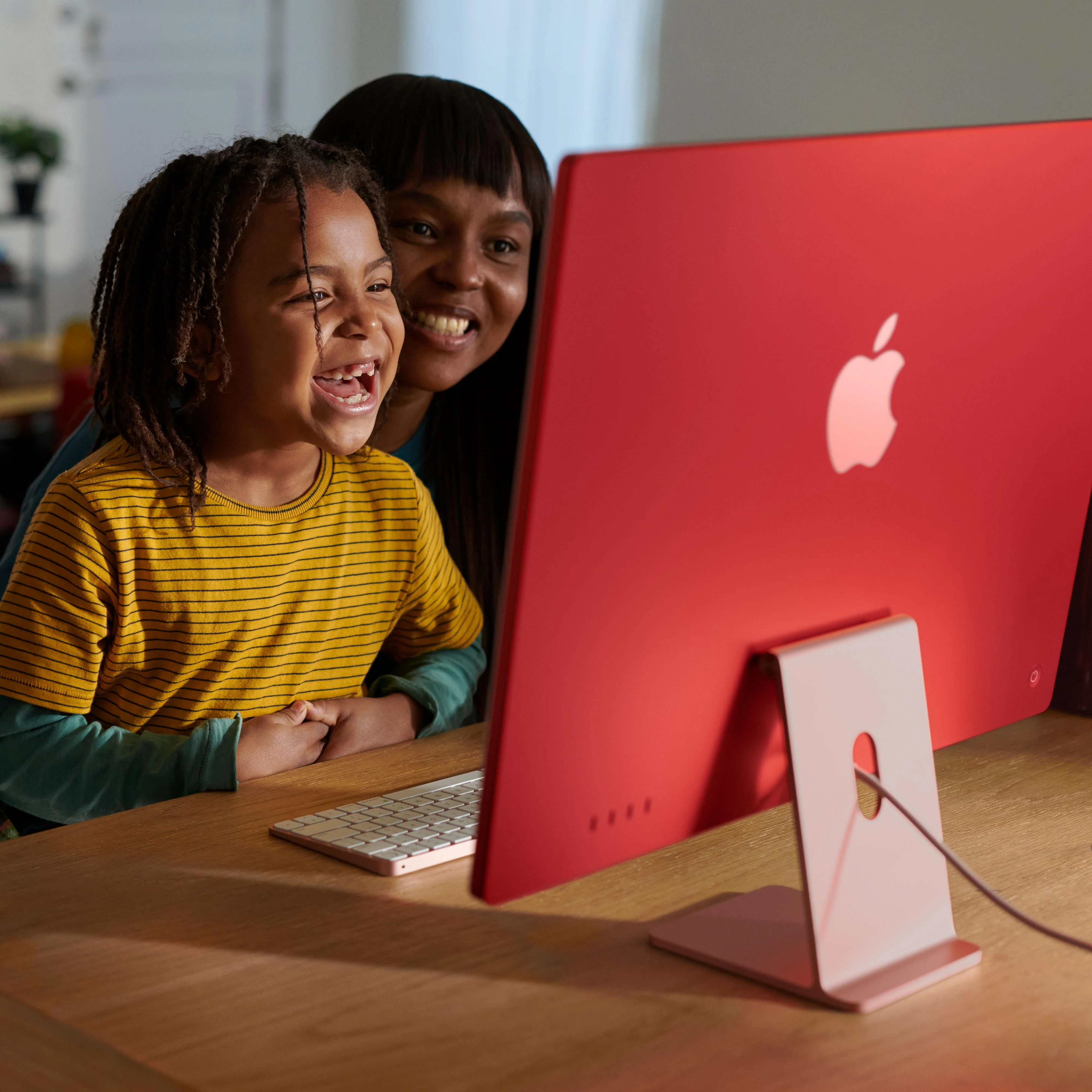 24-inch iMac with Retina 4.5K display: Apple M3 chip with 8‑core CPU and 10‑core GPU, 256GB SSD - Orange - Image 6