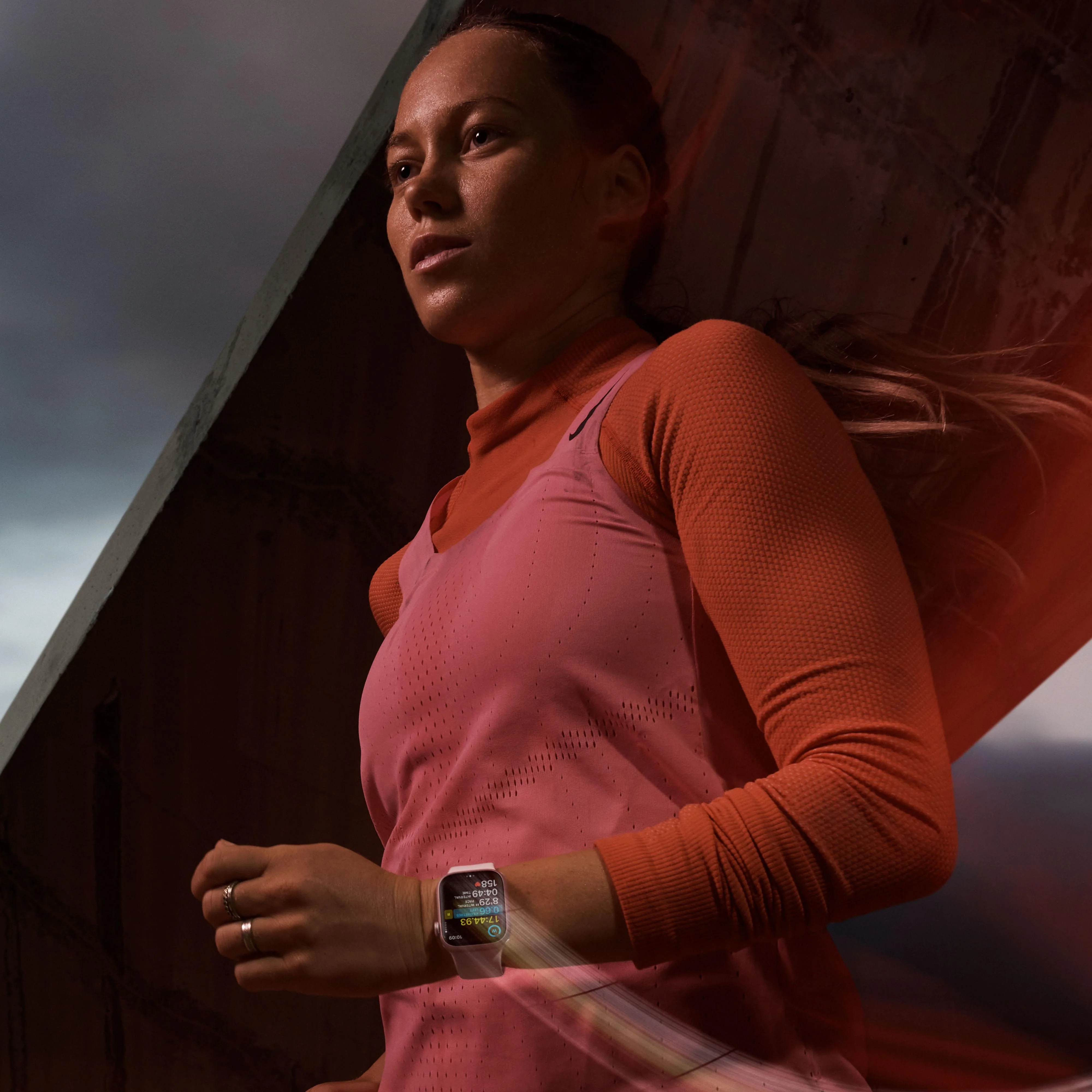Apple Watch Series 9 GPS + Cellular 41mm Pink Aluminium Case with Light Pink Sport Loop - Image 5